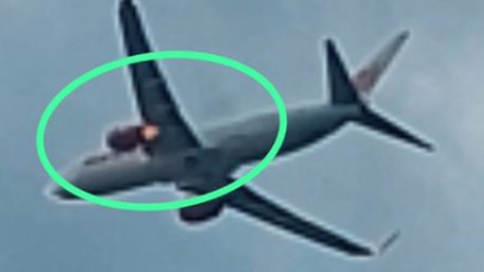 Beredar di media sosial mesin pesawat Lion Air JT330 terbakar. Corporate Communications Strategic of Lion Air, Danang Mandala Prihantoro belum bisa memastikan foto tersebut karena masih diselidiki.