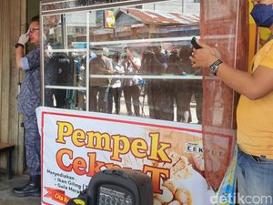 Pabrik Ekstasi Berkedok Toko Pempek di Pekanbaru Digerebek BNN! Pabrik Ekstasi Berkedok Toko Pempek di Pekanbaru Digerebek BNN!