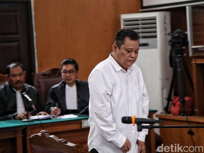 Ekspresi Kuat Maruf Saat Eksepsi Ditolak Hakim