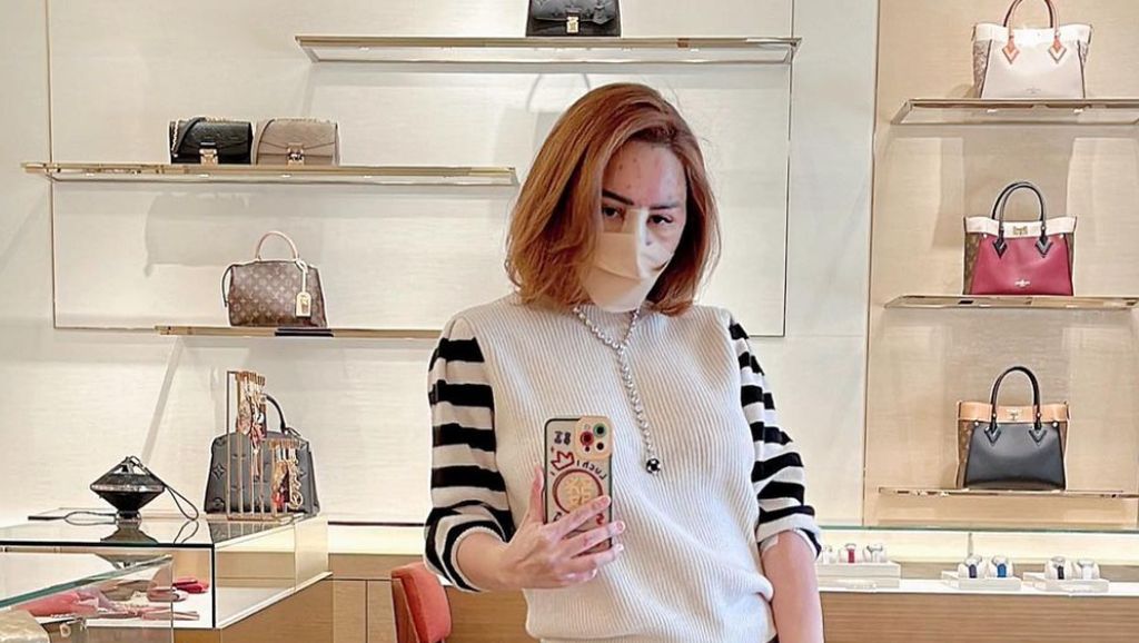 8 Potret Terbaru Femmy Permatasari, Wajah Jadi Begini Usai Oplas di Korea 8 Potret Terbaru Femmy Permatasari, Wajah Jadi Begini Usai Oplas di Korea