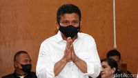 Gaya Salam Ferdy Sambo di Sidang Putusan Sela Kasus Brigadir Yosua