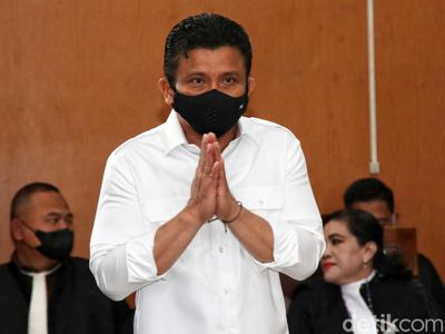 Gaya Salam Ferdy Sambo di Sidang Putusan Sela Kasus Brigadir Yosua