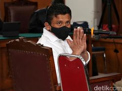 Ferdy Sambo Disebut Merokok dengan Wajah Marah Usai Brigadir J Tewas