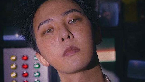 G-Dragon pemotretan untuk majalah Elle Korea.