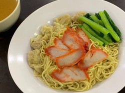 Pelayan KFC Jilati Ayam Goreng hingga Gerai Mie Didenda Rp 36 Juta