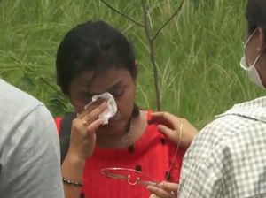 Tangis Istri dari PNS Semarang yang Dibakar: Pak Jokowi, Tolong Kami!