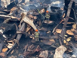 Kebakaran di Gudang Tripleks Bandung Padam