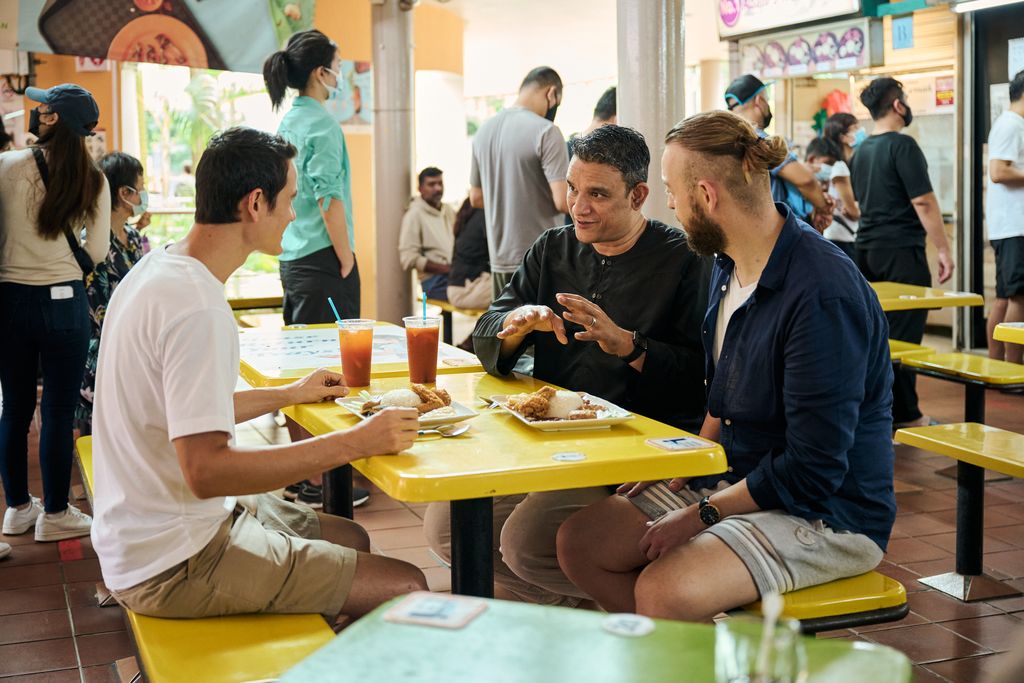 Keseruan Food Vlogger Mark Wiens, Jadi Host Kuliner 'Food Affair' di Singapura Keseruan Food Vlogger Mark Wiens, Jadi Host Kuliner 'Food Affair' di Singapura