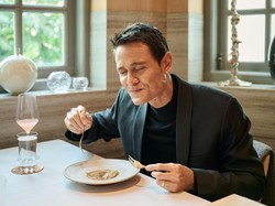 Keseruan Food Vlogger Mark Wiens, Jadi Host Kuliner Food Affair di Singapura