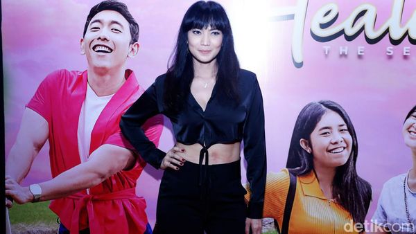 Penampilan Kinaryosih yang Kian Seksi di Usia 40-an