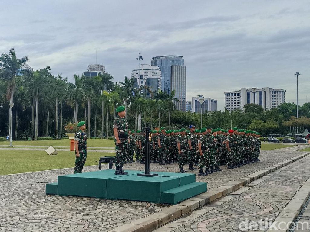 KSAD Pimpin Apel Gelar Pasukan di Monas, Minta Prajurit Tak Boleh Lengah KSAD Pimpin Apel Gelar Pasukan di Monas, Minta Prajurit Tak Boleh Lengah