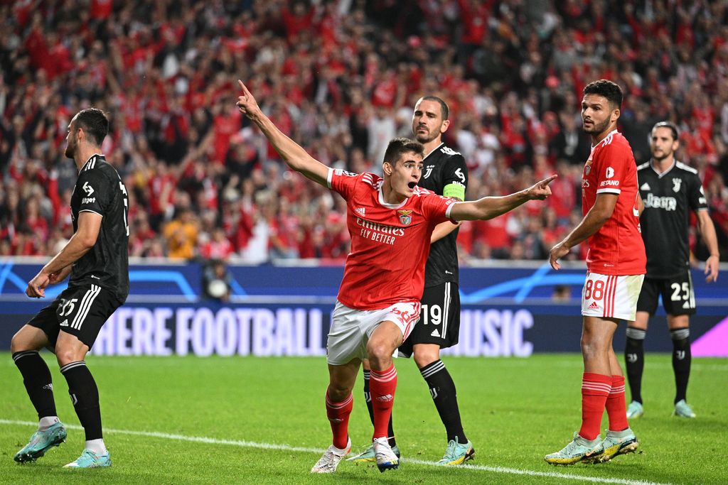 LISBON, PORTUGAL - OCTOBER 25: Antonio Silva of Benfica celebrates after scoring their team's first goal during the UEFA Champions League group H match between SL Benfica and Juventus at Estadio do Sport Lisboa e Benfica on October 25, 2022 in Lisbon, Portugal. (Photo by Octavio Passos/Getty Images)