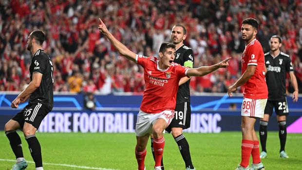 LISBON, PORTUGAL - OCTOBER 25: Antonio Silva of Benfica celebrates after scoring their team's first goal during the UEFA Champions League group H match between SL Benfica and Juventus at Estadio do Sport Lisboa e Benfica on October 25, 2022 in Lisbon, Portugal. (Photo by Octavio Passos/Getty Images)