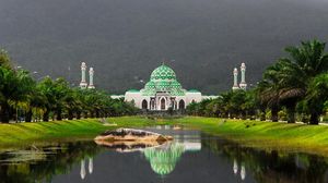 7 Potret Masjid Unik dan Bersejarah di Indonesia