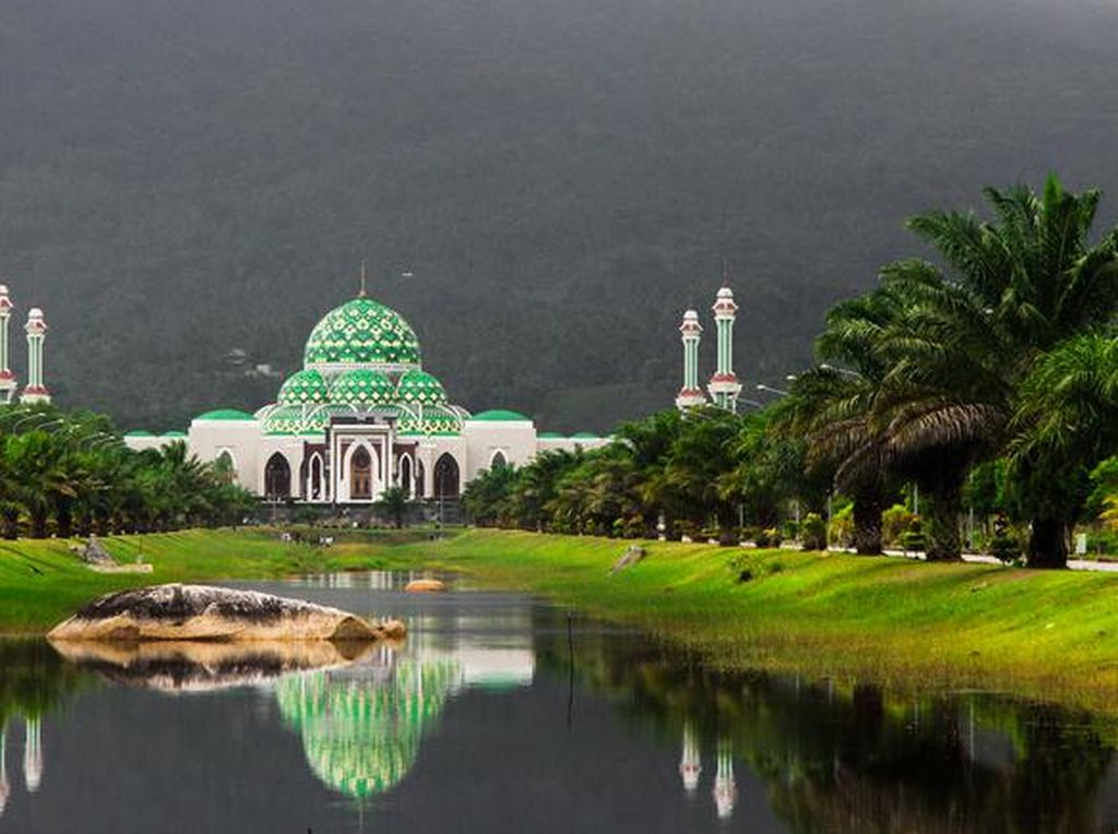 7 Potret Masjid Unik dan Bersejarah di Indonesia