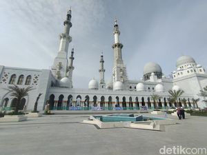 Pembangunan Rampung, Masjid Sheikh Zayed Solo Diresmikan 17 November Pembangunan Rampung, Masjid Sheikh Zayed Solo Diresmikan 17 November