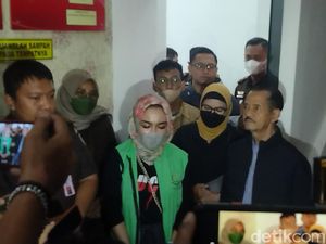 Melihat Lagi Kasus Tas Hermes Palsu yang Membuat Medina Zein Ditahan Melihat Lagi Kasus Tas Hermes Palsu yang Membuat Medina Zein Ditahan