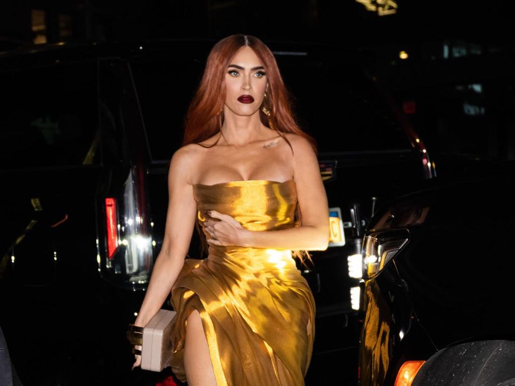 Megan Fox Pamer Belahan Paha Tinggi, Diolok-olok Tak Cukur Bulu Kemaluan Megan Fox Pamer Belahan Paha Tinggi, Diolok-olok Tak Cukur Bulu Kemaluan