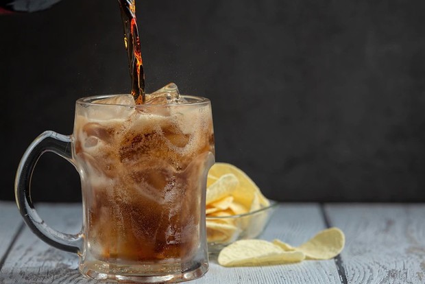 Gangguan kesehatan mulai dari diabetes hingga kerusakan ginjal disebabkan oleh berlebihan mengonsumsi minuman bersoda.