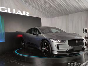 Jaguar Klaim Mobil Listrik I-Pace Lebih Bagus dari Tesla Jaguar Klaim Mobil Listrik I-Pace Lebih Bagus dari Tesla