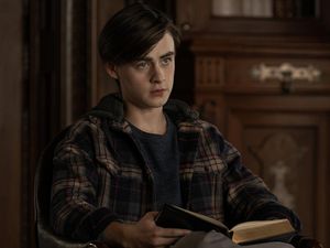 Mr. Harrigans Phone Trending, Intip Fakta Film Netflix Adaptasi Novel Stephen King Ini! Mr. Harrigans Phone Trending, Intip Fakta Film Netflix Adaptasi Novel Stephen King Ini!