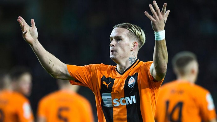 GLASGOW, SCOTLAND - OCTOBER 25: Shakhtar Donetsks Mykhaylo Mudryk celebrates after scoring to make it 1-1 
 during a UEFA Champions League match between Celtic and Shakhtar Donetsk at Celtic Park, on October 25, 2022, in Glasgow, Scotland. (Photo by Ross MacDonald/SNS Group via Getty Images)