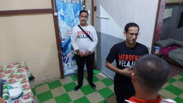 7 Potret Nadiem Kunjungi dan Bermalam di Sekolah Perbatasan RI-Malaysia