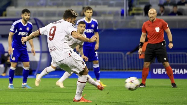 ZAGREB, CROATIA - OCTOBER 25: Olivier Giroud of AC Milan scores his goal from the penalty spot during the UEFA Champions League group E match between Dinamo Zagreb and AC Milan at Stadion Maksimir on October 25, 2022 in Zagreb, Croatia. (Photo by Giuseppe Cottini/AC Milan via Getty Images)