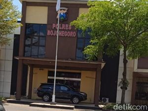 Polisi Tangguhkan Penahanan Pelajar MTs Bojonegoro Perusak Poster Cakades Polisi Tangguhkan Penahanan Pelajar MTs Bojonegoro Perusak Poster Cakades