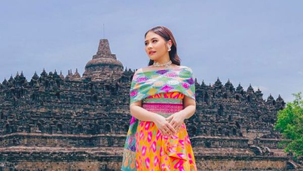 7 Foto Prilly Latuconsina Pakai Tenun, Tampil Elegan dengan Kain Indonesia