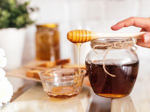Racik Madu dengan Bahan Herbal Ini untuk Atasi Batuk Pilek