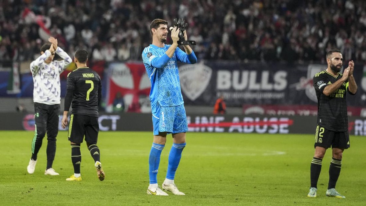 Real Madrid menderita kekalahan pertamanya di musim ini usai digebuk RB Leipzig. (Foto: AP/Matthias Schrader)