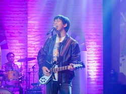 Anak Indie Nyanyi Menye-menye, Ari Lesmana Ikut DMasiv Konser di Singapura