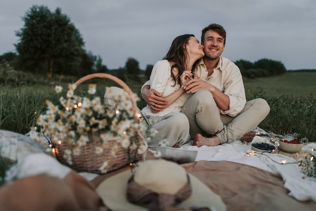 Saling Memberi dan Menerima / foto : Pexels.com/VladaKarpovich