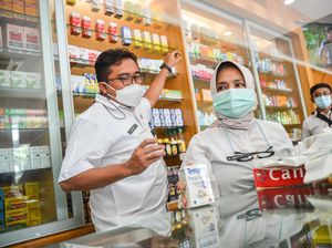 Dinkes-BPOM Bandung Sidak Obat Sirop Berbahaya di Apotek Dinkes-BPOM Bandung Sidak Obat Sirop Berbahaya di Apotek