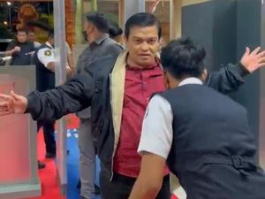 Sidak Tengah Malam, Plt Dirjen Imigrasi Cek Konter Paspor untuk Difabel Sidak Tengah Malam, Plt Dirjen Imigrasi Cek Konter Paspor untuk Difabel