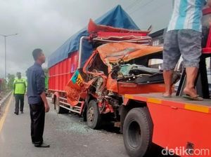 Laka Libatkan 2 Truk dan Alphard di Jalan Jogja-Solo, Sopir Sempat Terjepit