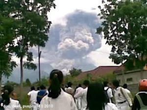 Rekam Erupsi Merapi 2010 Saat Sekolah, Dewi: Takut, Sedih, Campur Aduk