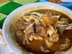 Tongseng Pak Kadir: Tongseng Anti Kolesterol yang Terkenal Sejak 30 Tahun Silam Tongseng Pak Kadir: Tongseng Anti Kolesterol yang Terkenal Sejak 30 Tahun Silam
