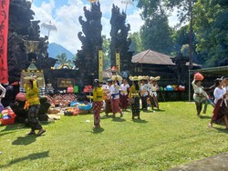 Tradisi Sabha Dalem Desa Lemukih Buleleng, Awal Krama Turun Medesa