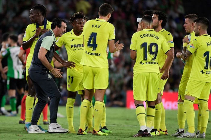 VALENCIA, SPAIN - OCTOBER 23: Unai Emery of Villarreal CF looks on during the LaLiga Santander match between Villarreal CF and UD Almeria at Ciutat de Valencia on October 23, 2022 in Valencia, Spain. (Photo by Aitor Alcalde/Getty Images)