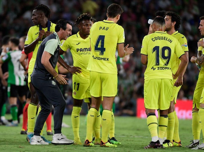 VALENCIA, SPAIN - OCTOBER 23: Unai Emery of Villarreal CF looks on during the LaLiga Santander match between Villarreal CF and UD Almeria at Ciutat de Valencia on October 23, 2022 in Valencia, Spain. (Photo by Aitor Alcalde/Getty Images)