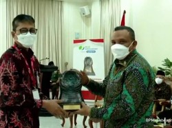 Tingkatkan Kepatuhan & Jaminan Sosial, Bank Jatim Raih Paritrana Award