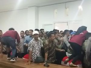 Anggota Ormas Ngamuk-Kejar Asisten 1 Setda Dompu gegara Dihina Anggota Ormas Ngamuk-Kejar Asisten 1 Setda Dompu gegara Dihina