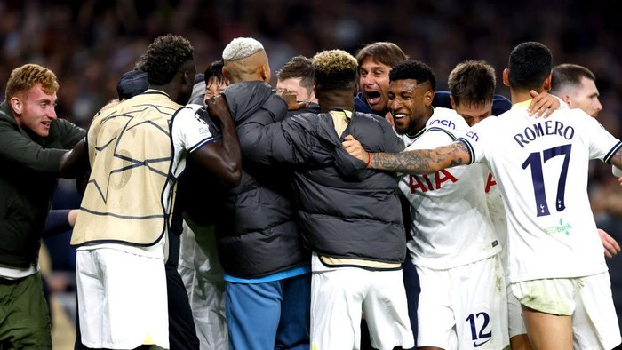 Antonio Conte Tottenham Hotspur's Harry Kane celebrates with manager Antonio Conte and his team-mates after scoring a goal before it is later disallowed by VAR during the UEFA Champions League group D match at the Tottenham Hotspur Stadium, London. Picture date: Wednesday October 26, 2022. (Photo by Steven Paston/PA Images via Getty Images)