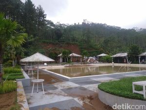 Banjir di Ben Dina Hills Purbalingga gegara Bukit Longsor Banjir di Ben Dina Hills Purbalingga gegara Bukit Longsor