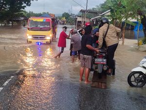 Banjir Patimuan Cilacap Mulai Surut, Lalin ke Pangandaran Mulai Bisa Dilalui Banjir Patimuan Cilacap Mulai Surut, Lalin ke Pangandaran Mulai Bisa Dilalui