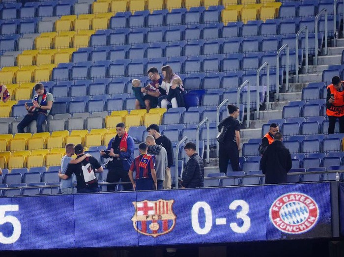 BARCELONA, SPAIN - OCTOBER 26: Benjamin Pavard of Bayern Munich scores their team's third goal during the UEFA Champions League group C match between FC Barcelona and FC Bayern München at Spotify Camp Nou on October 26, 2022 in Barcelona, Spain. (Photo by Aitor Alcalde/Getty Images)