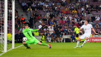 Bayern Munich tumbangkan Barcelona 3-0 di matchday kelima Liga Champions, Kamis (27/10) dini hari WIB. Tiga gol Bayern dicetak oleh Mane, Choupo-Moting, dan Pavard (Getty Images)
