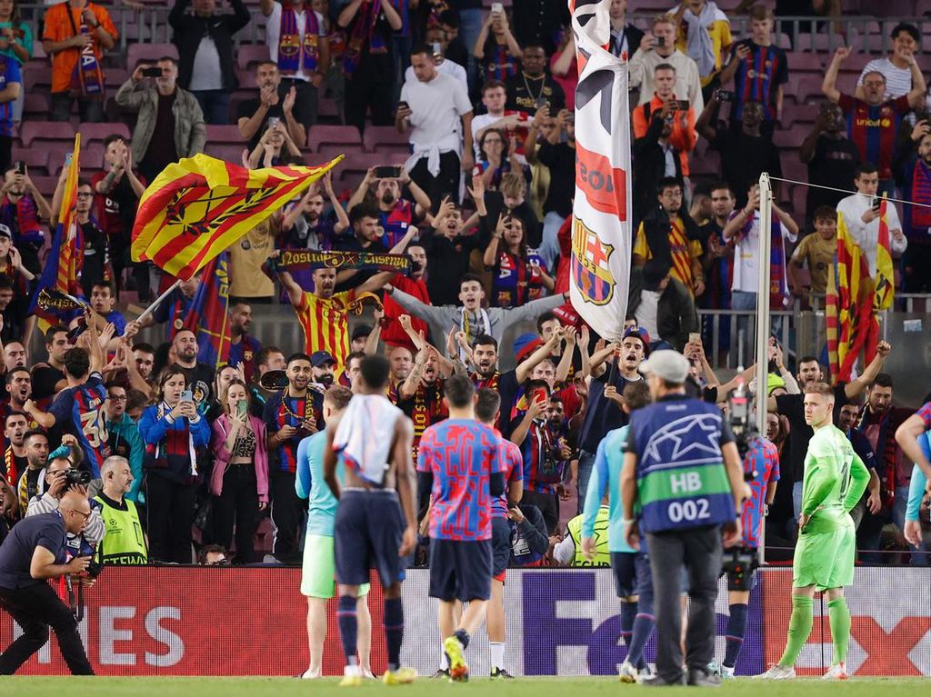 Nyanyian Messi di Tengah Nestapa Barcelona